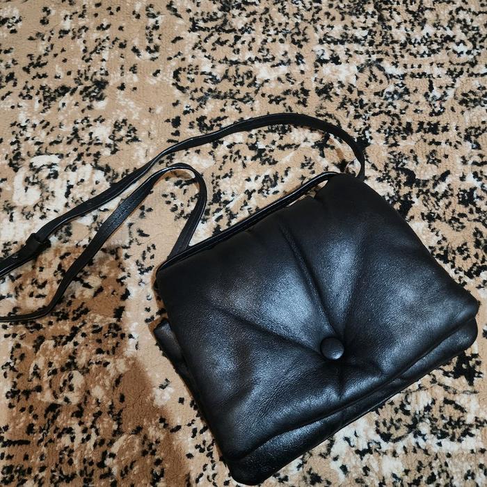 Preloved massimo dutti puffy sling bag