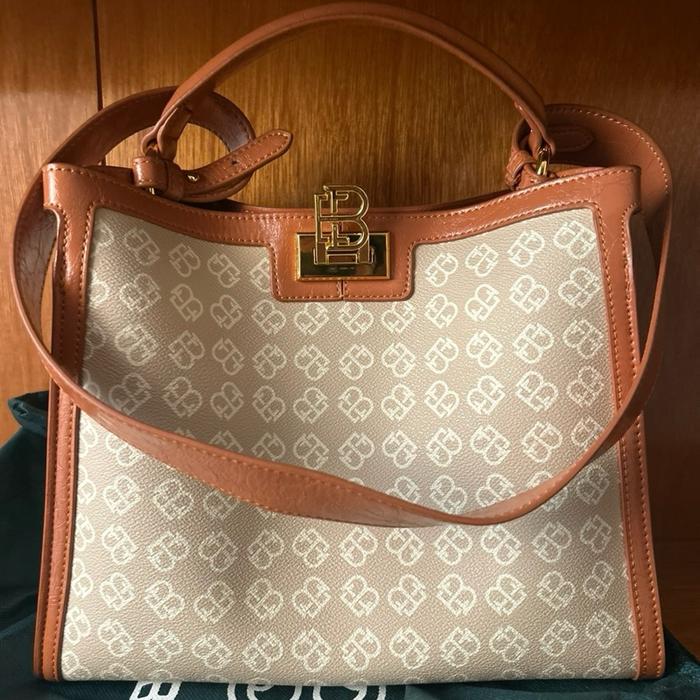 EVERBEST JUNTA BAG WANITA Tas Wanita dengan Desain Khas dan Tali Pengikat yang Tersedia
