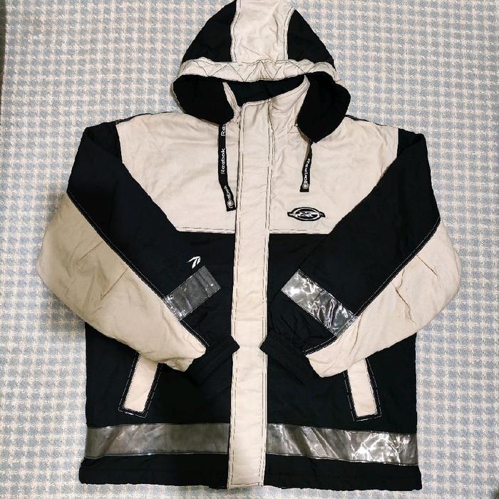 Jaket Reebok Vintage big logo warna hitam putih size XL tebal