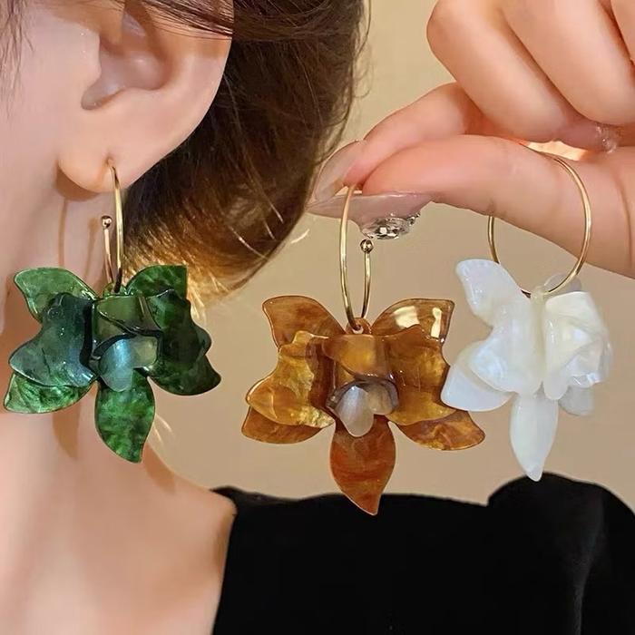 Mamoma.things - Anting Hoop Ukuran Besar Bunga Cantik Gaya Korea Putih Hijau Coklat Bahan Akrilik [E