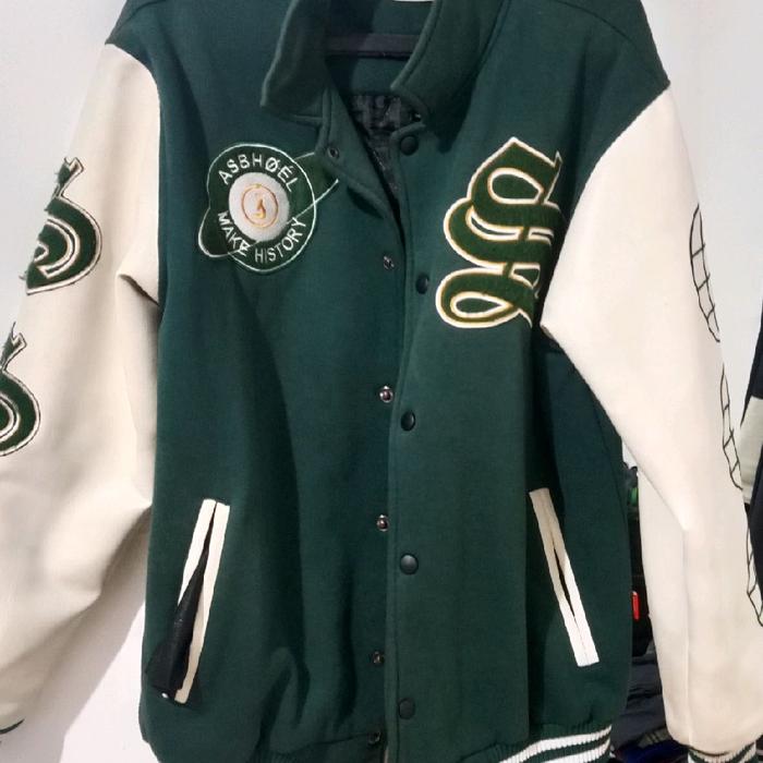 Jaket Varsity Hijau Putih dengan Logo ASBHOEL Make History untuk Gaya Kasual dan Sporty