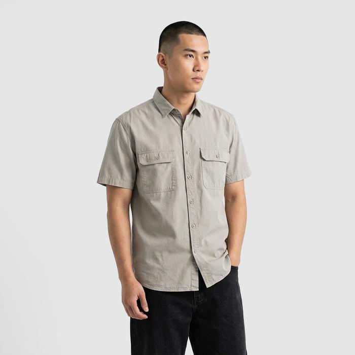 TRIPLE Kemeja Katun Reguler Slim (SS 562)