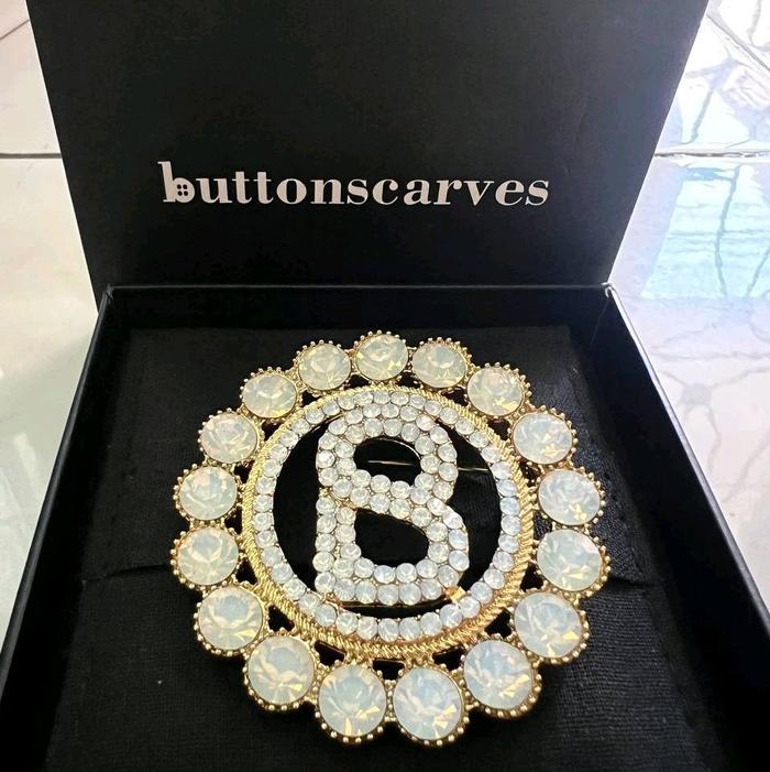 Sara Brooch Buttonscarves ORIGINAL