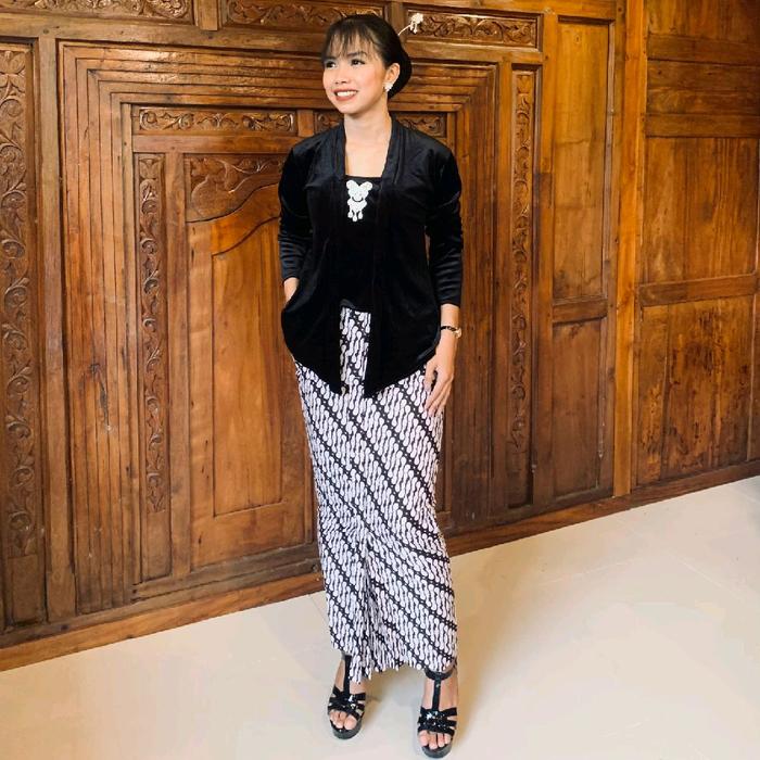 ROK WIRU MANTEN Premium Motif Parang putih Bahan Katun Primisima