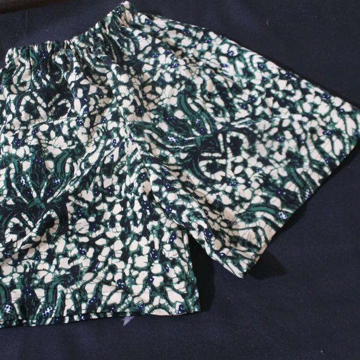 Celana Pendek Batik Sutra Anak SD WiGuno Kota Malang - Fashion