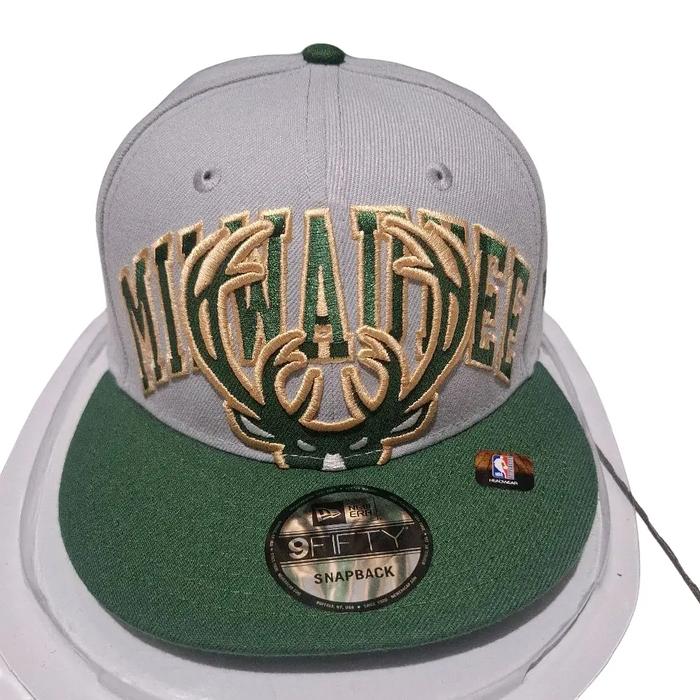 New Era Topi Milwaukee Original 9Fifty Snapback untuk Penggemar NBA dengan Desain Hijau dan Abu-abu