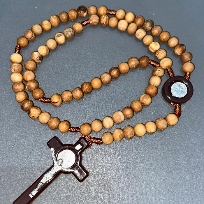 Kalung Rosario Kayu Cendana 77 doa bapa kami - Cendana wangi - Rosario Katolik Benediktus