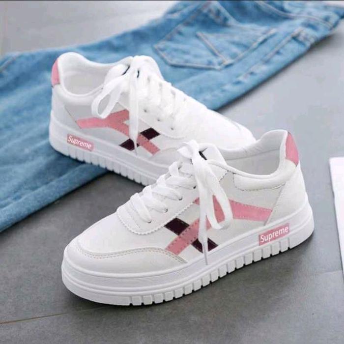 Supreme Sepatu Kasual Putih dengan Desain Warna Pink dan Hitam untuk Wanita