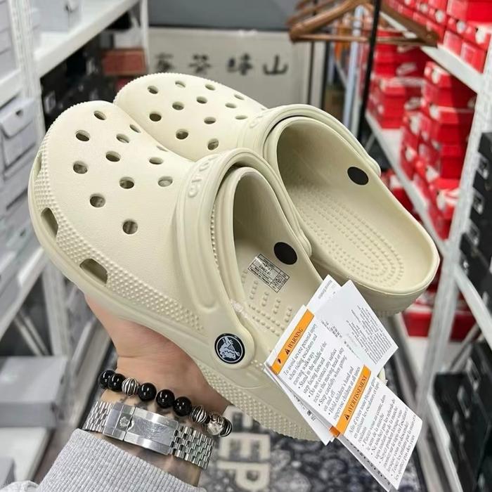 Sandal Crocs Unisex Classic EVA Clog Lembut Nyaman Anti Selip Ringan Bernapas Fleksibel Sepatu Luban