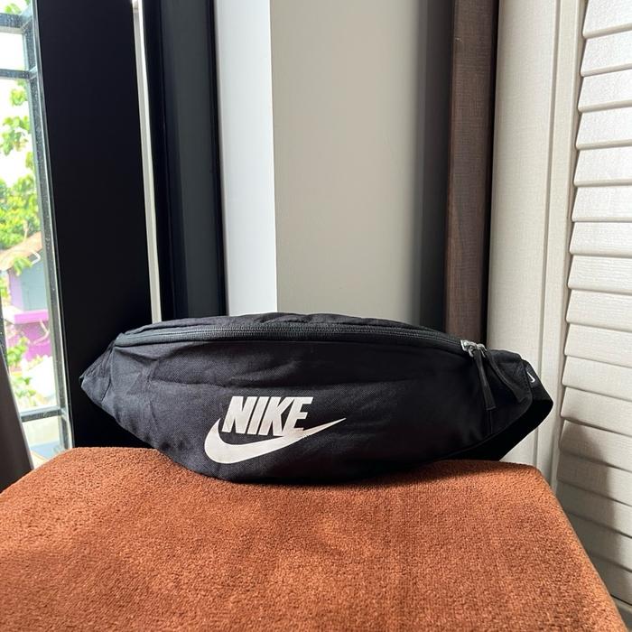 waistbag WB tas pinggang second NIKE hitam untuk kerja olahraga atau travelling