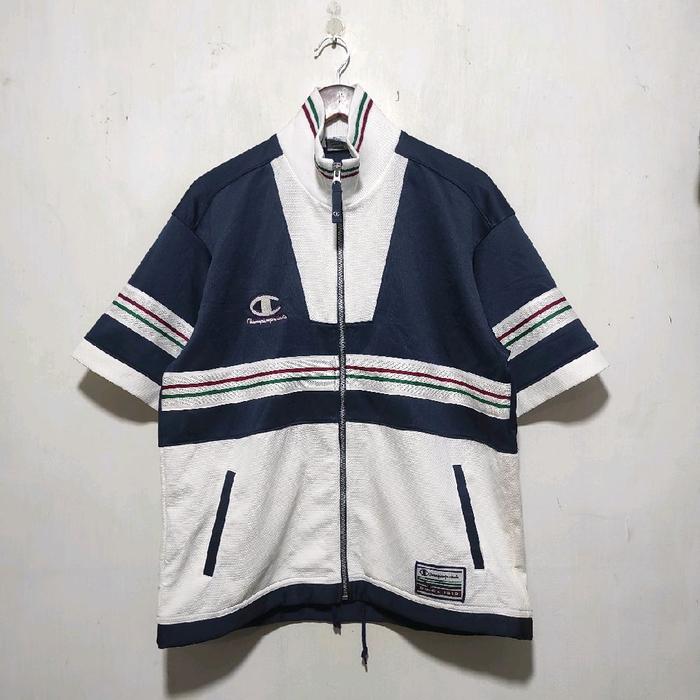 Tracktop Champion  Size L lengan pendek
