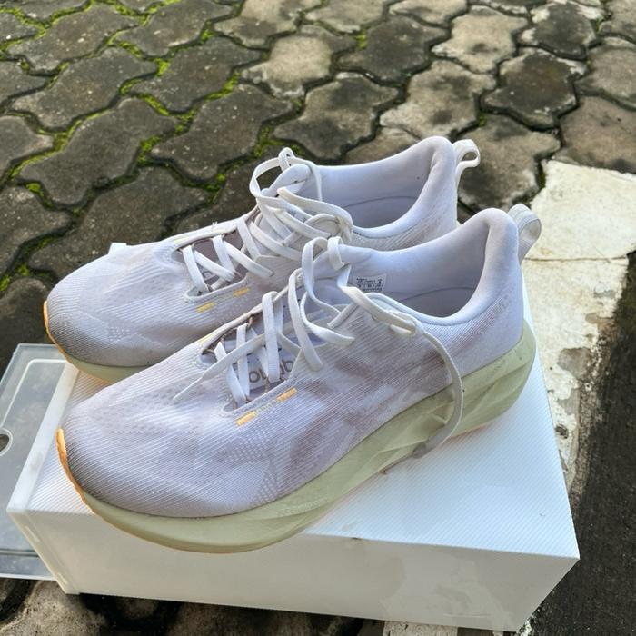 Asics Novablast 5 size 42,5 (27 cm)