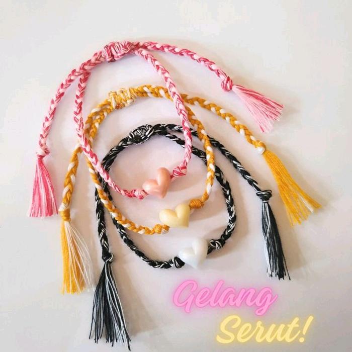 gelang serut (benang)     gelang tangan.