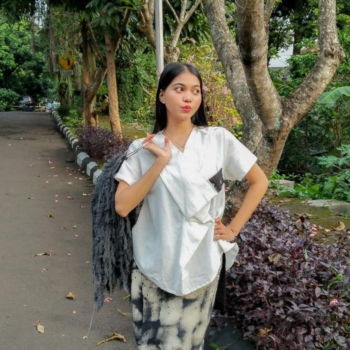 Emmy Thee || Oxalis Top Look 1 (Batik)