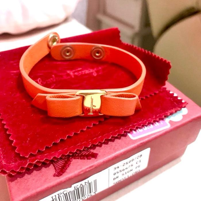 Salvatore Ferragamo Gelang Vara Bow Orange Preloved Original Kondisi Baik Dengan Kemasan Merah