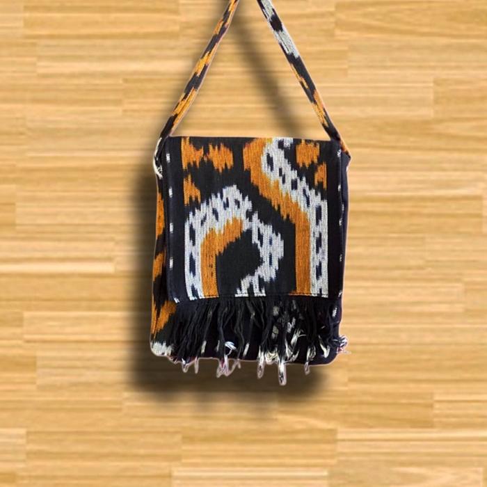 Tas Selempang Tenun Mini Etnik Lombok Toraja dengan Penutup Wanita Motif Khas Ukuran Simpel Cocok un