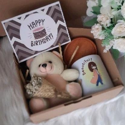 Gift Box Hampers Hadiah Ulang Tahun Wisuda Mug Character Ilustrasi Anime Boneka Buket Bunga