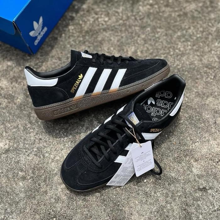 Adidas Handball Spezial Core Black Original Resmi Store Sneakers Pria Wanita Hitam Putih