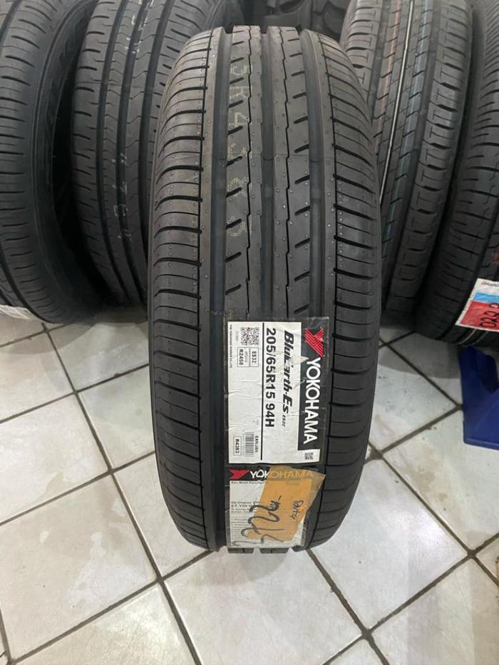 Ban Yokohama Bluearth ES32 205/65 R15 15 Innova Camry