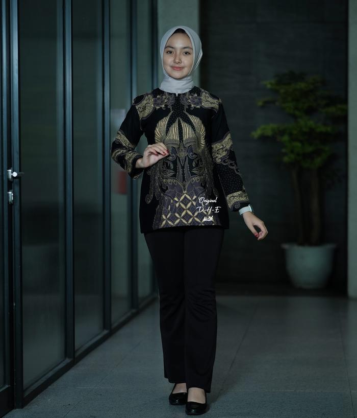 BATIK SASTRAJENRDA.Tunik Batik Wanita Muslim Motif "Garuda Ardana"  – Katun Lapis Trikot | Slim Fit,