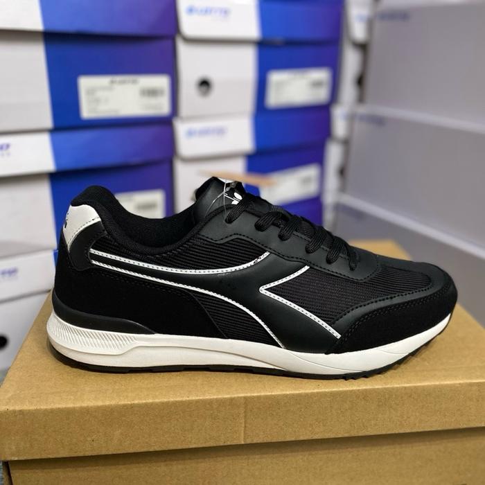 Sepatu Diadora NAVIS original BNIB