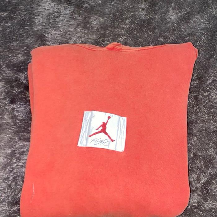 Nike Hoodie Flight Merah dengan Logo Jordan untuk Gaya Santai dan Nyaman