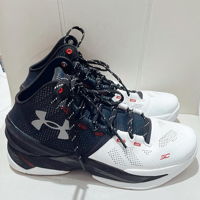 Under Armour Sepatu Basket Curry 2 - Desain Sporty & Nyaman untuk Performa Optimal
