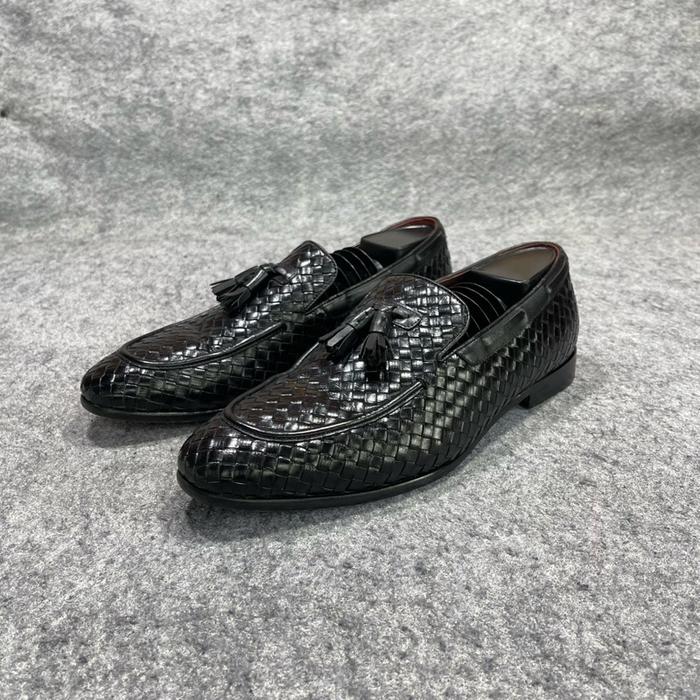 Merek : LUX BOTTEGA VENETA  Model : LOAFERS SHOES  Asla. : ITALY  Ukuran: 8.5 setara 42.5 insole 27.