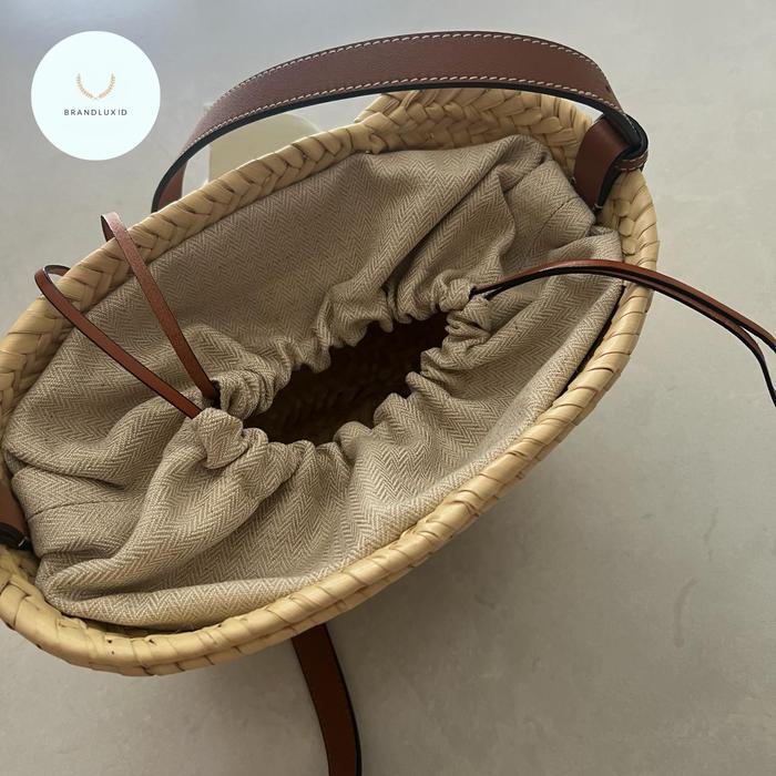 LOEWE ANAGRAM RAFFIA DRAWSTRING BUCKET BAG WITH LONGSTRAP NATURAL/TAN
