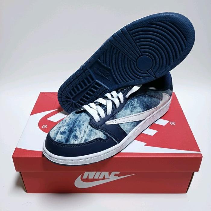 AJ1 low × travis scott × gucci - navy blue