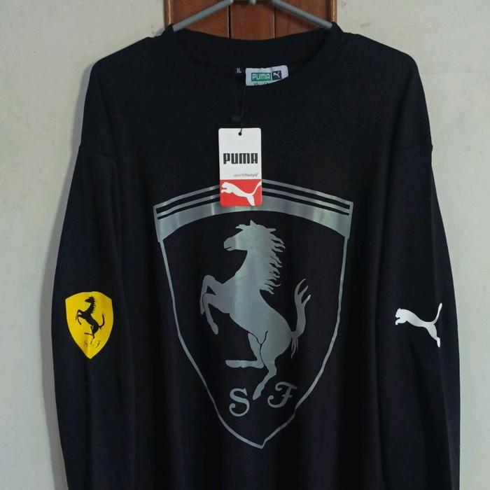 5. Puma Baju Lengan Panjang Hitam dengan Logo Ferrari dan Puma di Lengan Istimewa.