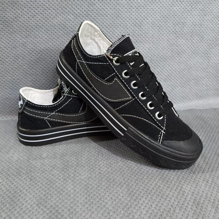 Sneakers Sepatu KOMPAS Retrograde Low Black Pria Wanita