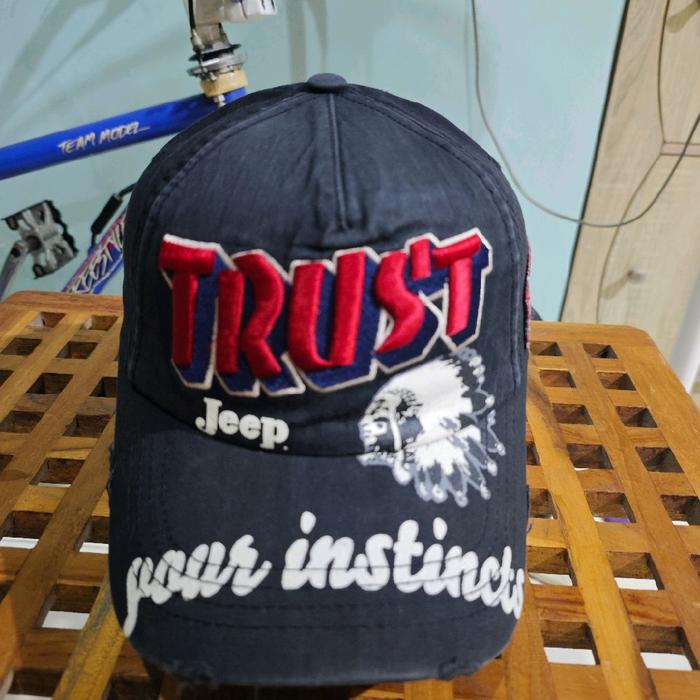 Topi ripped caps Jeep preloved