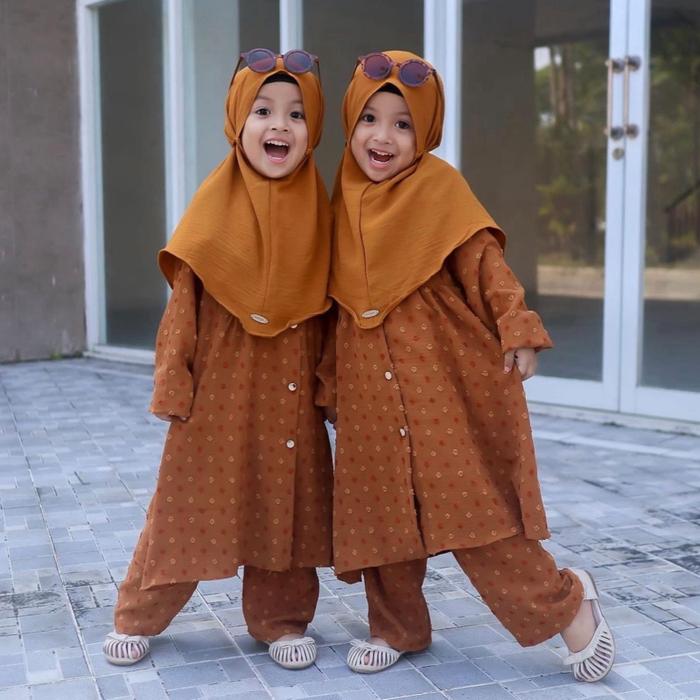 Setcel Tunik Baju Anak IndoSEKOLAH dengan Desain Polkadot dan Warna Klasik untuk Anak Perempuan