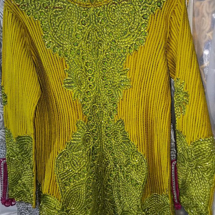 Baju kebaya wanita bersulam usus, mewah dan elegan