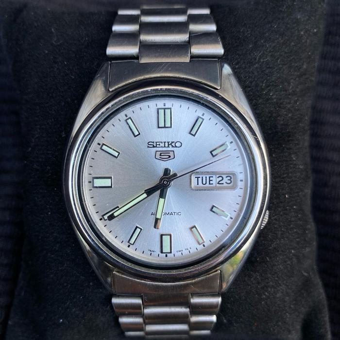 (SOLD OUT) Seiko 5 SNXS73 Jam Tangan Pria Silver Sunburst Automatic 21 Jewels Tampilan Elegan dan Ta