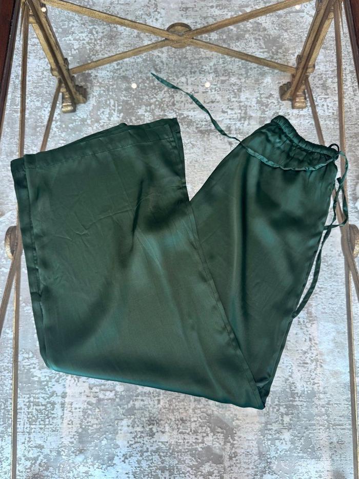 UMA AND LEOPOLD Satin Pants in Emerald Green Celana Maxi Wanita