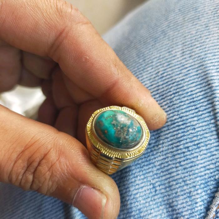 batu pirus Persia lawas urat emas
