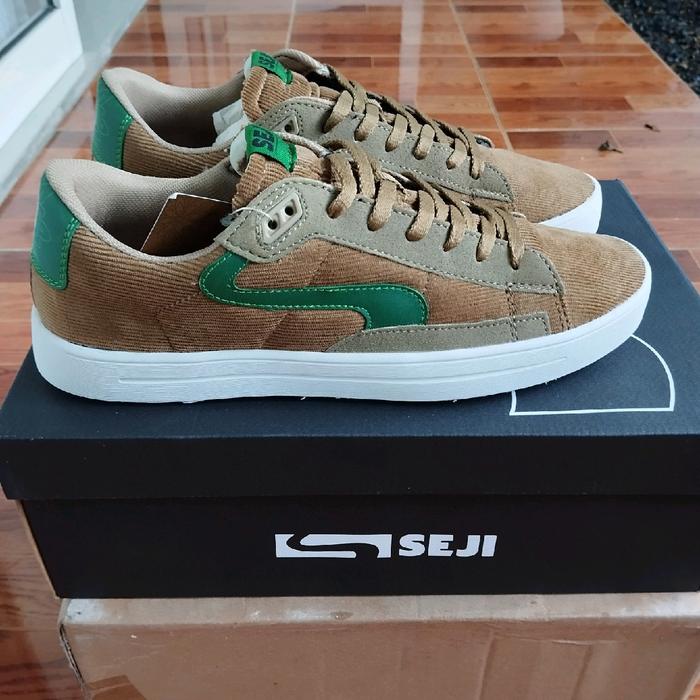 Sepatu Seji X Bhisma Diandra The Bloom BNIB size 43 Sneaker