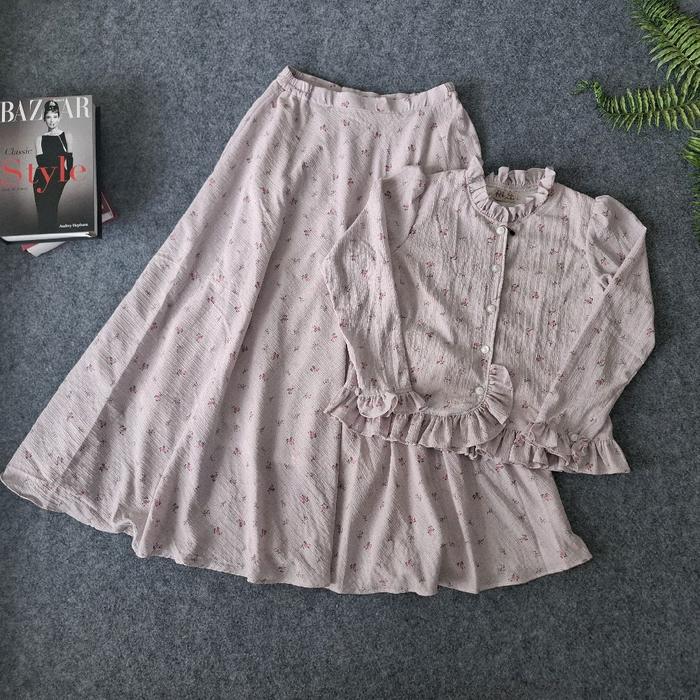 Setelan Blouse & Rok Panjang Motif Bunga – Warna Soft Lilac