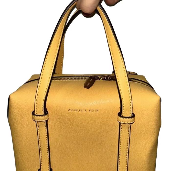 {New} Tas Wanita // Handbag // Merk Charles n Keith Style: CK2-50780816-1 // Colour Yellow // 100% O