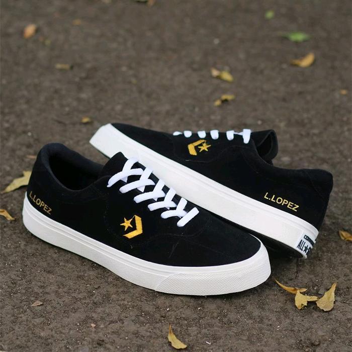 New Arrival Sepatu cons one star player ox black white L.LOPEZ  pro ox street style Hitam Putih