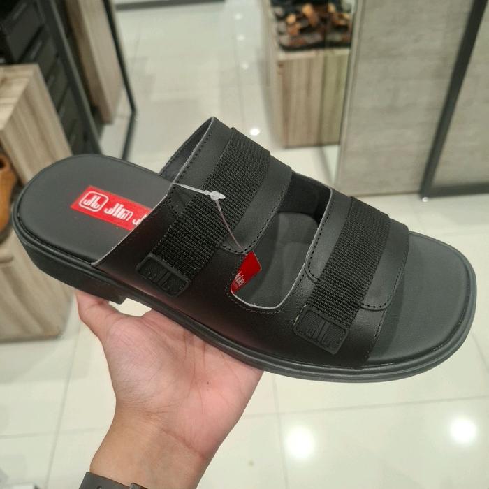 Jim Joker Sandal Pria Hitam dengan Tali Elastis dan Desain Nyaman untuk Keseharian Anda