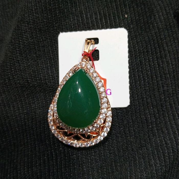 Xuping Liontin Permata Batu Xuping Besar Elegan dengan Desain Menarik dan Permata Hijau Berkualitas