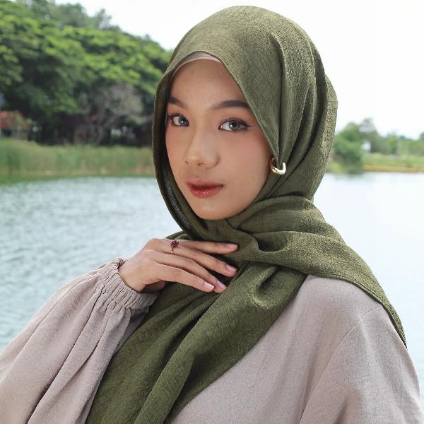 Pashmina Crinkle - Jilbab untuk Kuliah Nyaman - Pashmina Lavina Muslim Trendy - Lami Hijab Syal Hita