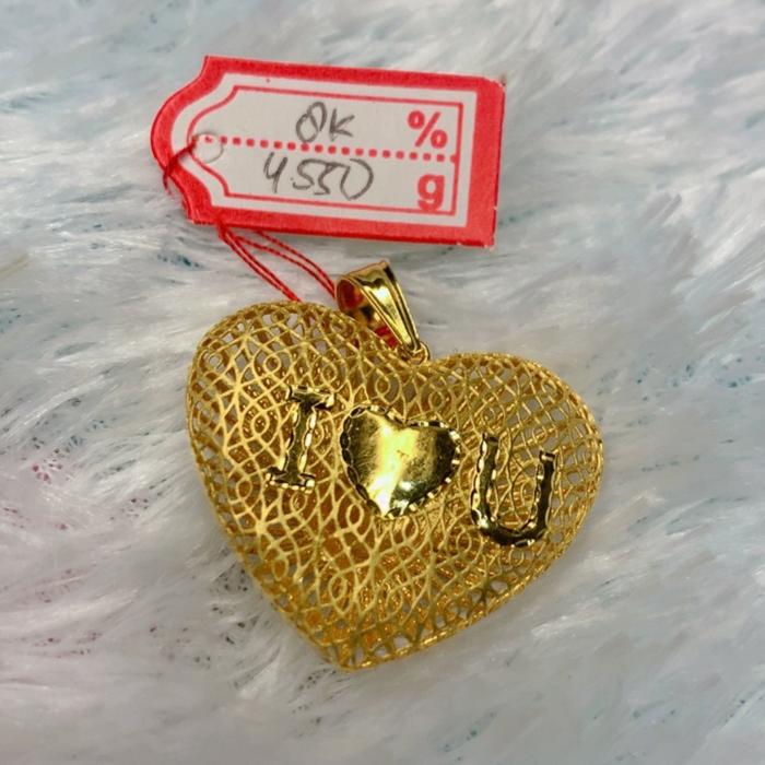 Liontin berbentuk love I love U