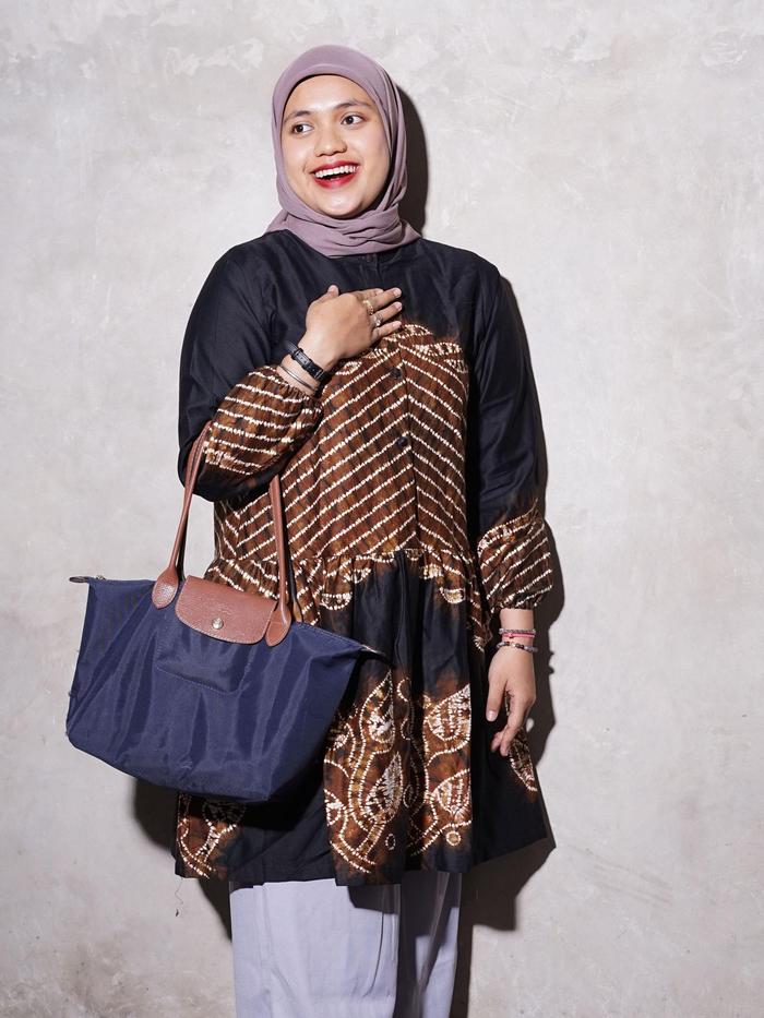 Dress Wanita Charu dari Kain Batik Sasirangan Banjarmasin Kalimantan Timur Ukuran L Bust 109 cm Panj