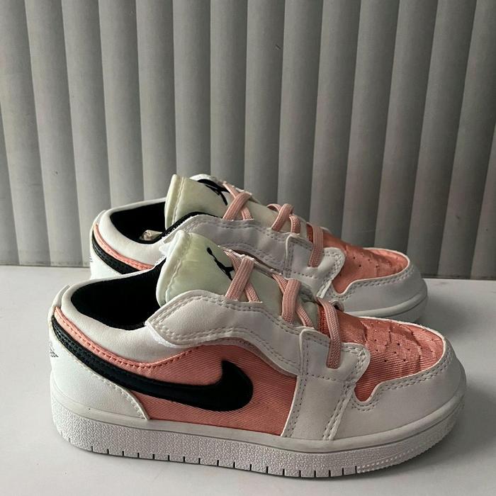 Sepatu Anak Second Original Nike AJ1 Low Size 31/19cm