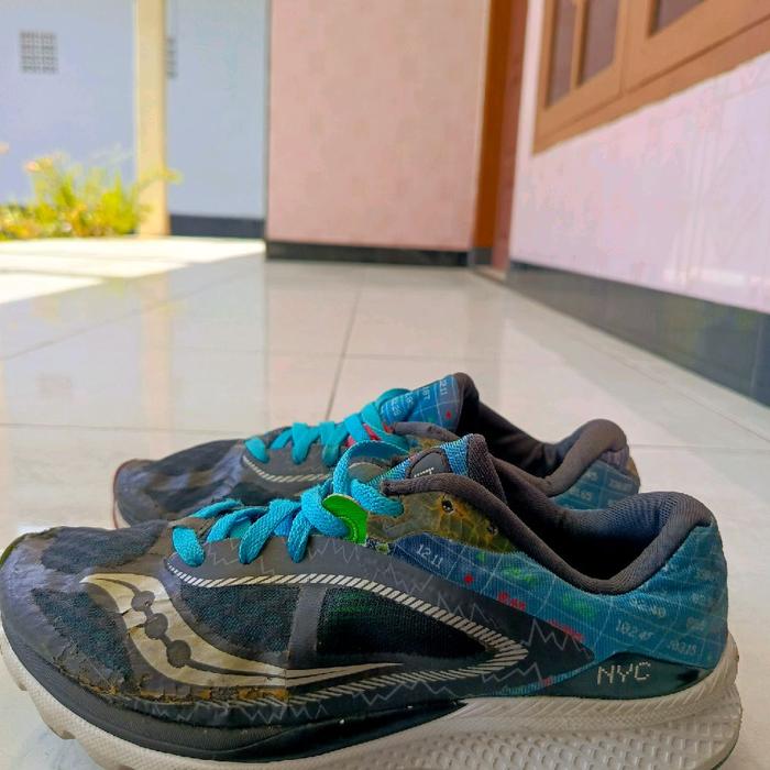 SAUCONY NYC Sepatu Running Size 40