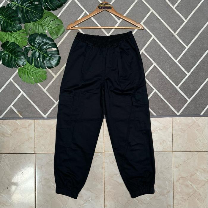 Celana Cargo Uniqlo | Celana Cargo Hitam Uniqlo | Uniqlo Cargo Pants | Celana Hitam Uniqlo | Celana 